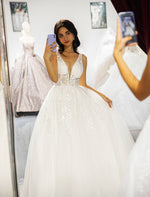 Load image into Gallery viewer, White Appliques Tulle Prom Dress