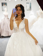 Load image into Gallery viewer, White Appliques Tulle Prom Dress