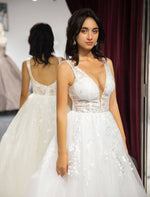 Load image into Gallery viewer, White Appliques Tulle Prom Dress