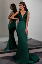 Load image into Gallery viewer, Fitted Dark Green Prom Dress