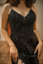 Load image into Gallery viewer, Black Slit Ruched Prom Dress with Lace