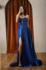 Load image into Gallery viewer, Sweetheart Ruched Slit Prom Dress with Keyhole