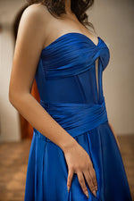 Load image into Gallery viewer, Sweetheart Ruched Slit Prom Dress with Keyhole