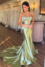 Load image into Gallery viewer, Fitted Ruched Sweetheart Prom Dress with Keyhole
